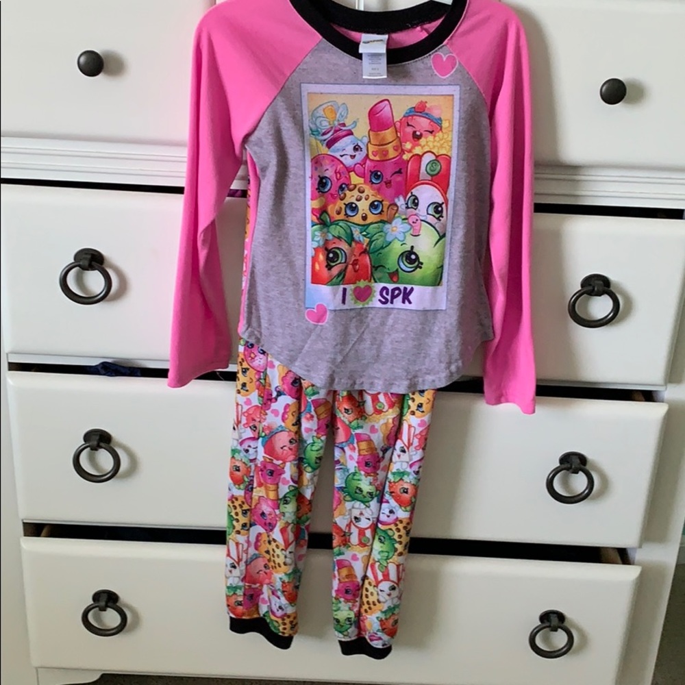 Wow 10 girls shopkins pajamas!